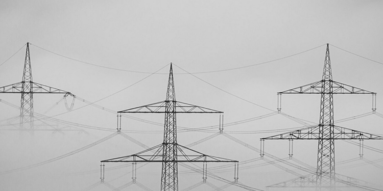 La otra cara de la Inteligencia Artificial: estos podrían ser sus impactos ambientales en América Latina.