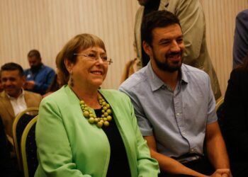 EFECTO MILITARIZACIÓN Y MUNICIPALES. Cadem: Michelle Bachelet y Tomás Vodanovic escalan y llegan a 60% de valoración positiva
