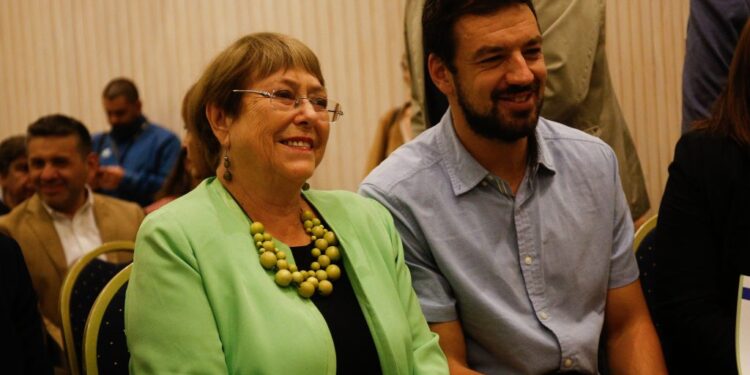 EFECTO MILITARIZACIÓN Y MUNICIPALES. Cadem: Michelle Bachelet y Tomás Vodanovic escalan y llegan a 60% de valoración positiva