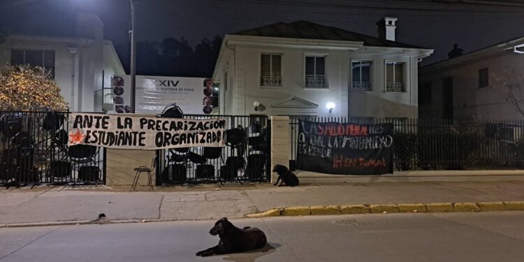 Comunicado TOMA departamento historia UdeC
