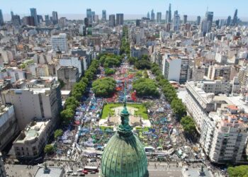 Contra un «paro dominguero» organizaciones, gremios y asambleas realizan movilizaciones y acciones