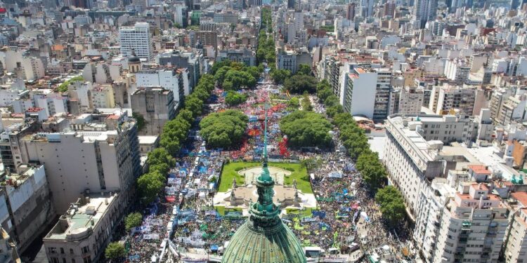 Contra un «paro dominguero» organizaciones, gremios y asambleas realizan movilizaciones y acciones