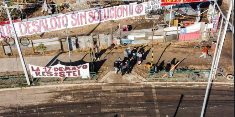 Desalojo brutal del gobierno de Boric a campamento 17 de mayo en Santiago.