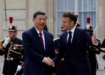 Una historia de dos soberanos, un lacayo y una niñera