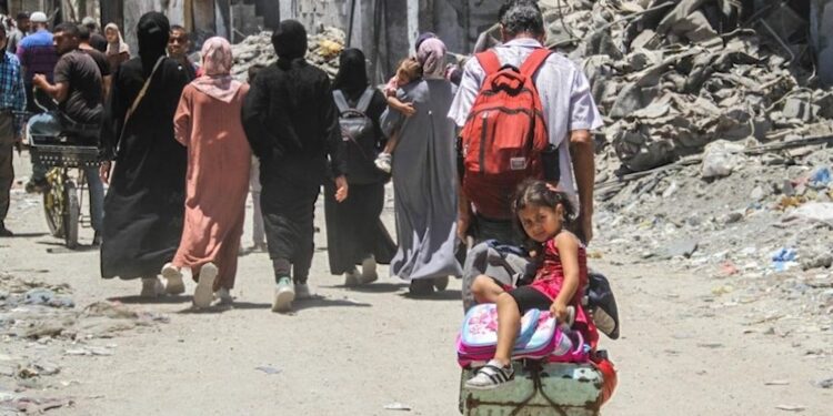 Palestina. Infancia en Gaza enfrenta grave crisis educativa / Nueva oleada de desplazamiento y arrestos de mujeres al este de Gaza