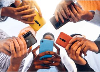 La sobreexposición a las pantallas nos convierte en seres dispersos y poco empáticos