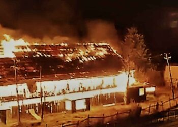 Incendio consumió Monumento Histórico Nacional Galpón Industrial IMASA en Neltume, región de Los Ríos