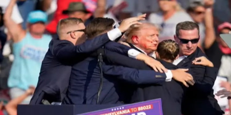 Disparos al candidato presidencial del neofascista Donald Trump en el contexto de su campaña.