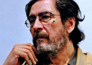 «El humor es la trinchera anterior a la desesperación». Entrevista al escritor Luis Benítez