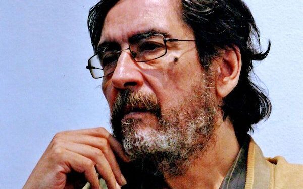 «El humor es la trinchera anterior a la desesperación». Entrevista al escritor Luis Benítez