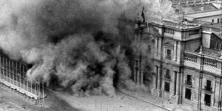 Chile. “Exhumar la memoria”: la historia del equipo que busca los restos de La Moneda