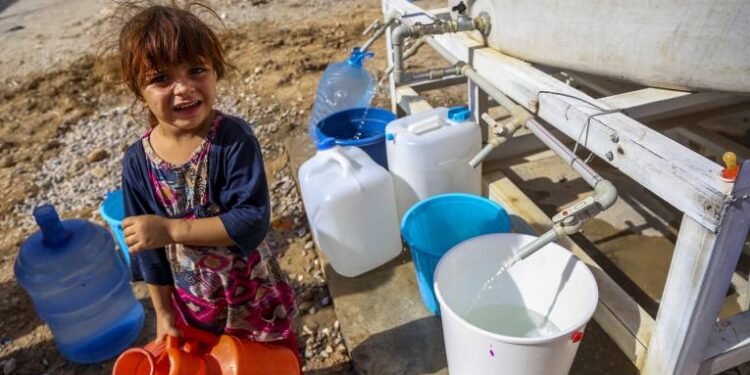 Israel reduce en un 94% el suministro de agua de Gaza y aplica un «castigo colectivo» de sed y enfermedades