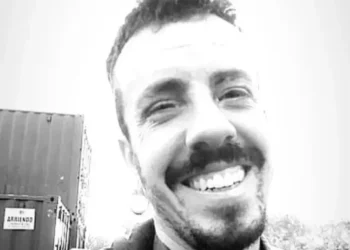 A Luciano Pitronello, en memoria.