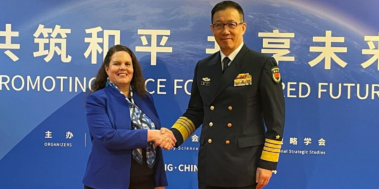 En visita a Beijing: ministra de Defensa afirma que Chile busca ampliar cooperación militar con China