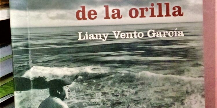 [Recomendación de libros]“Lo que ocultan las rocas de la orilla”