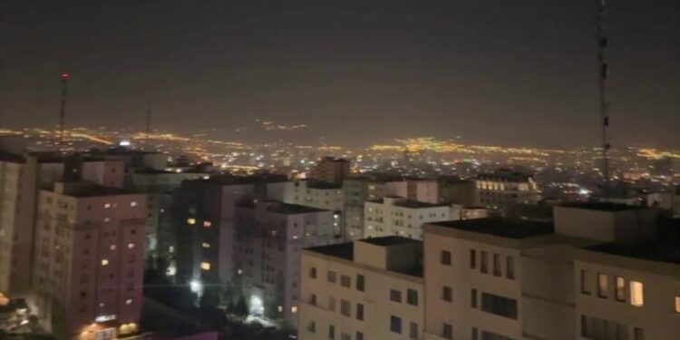 Irán. Israel fracasó en el ataque a tres bases en las afueras de Teherán/ Reportes iraníes señalan que las defensas aéreas interceptaron la mayoría de los misiles