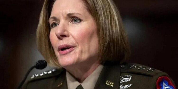 La jefa del Comando Sur otra vez en el país: las obsesiones de la generala Richardson