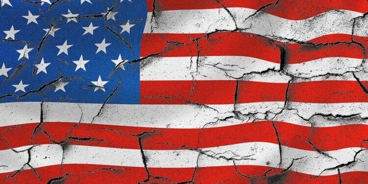 Mienten, engañan, roban, bombardean y manipulan