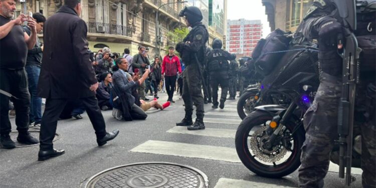 Argentina. De la violencia digital a la analógica: los saldos de una jornada caliente