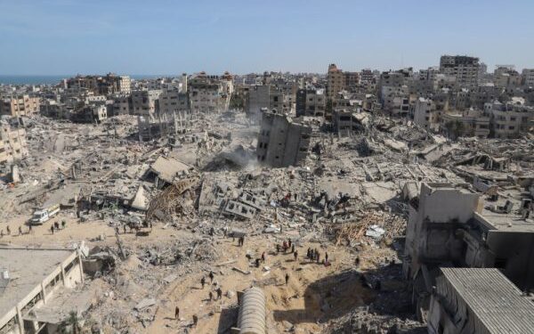 Un genocidio entre dos crisis. Consideraciones sobre el futuro y el pasado del actual mundo peligroso