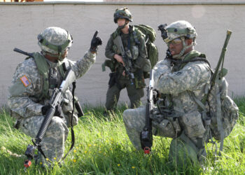 Un nuevo movimiento ha surgido en EEUU: gente corriente con fusiles AR-15 preparándose para un colapso social