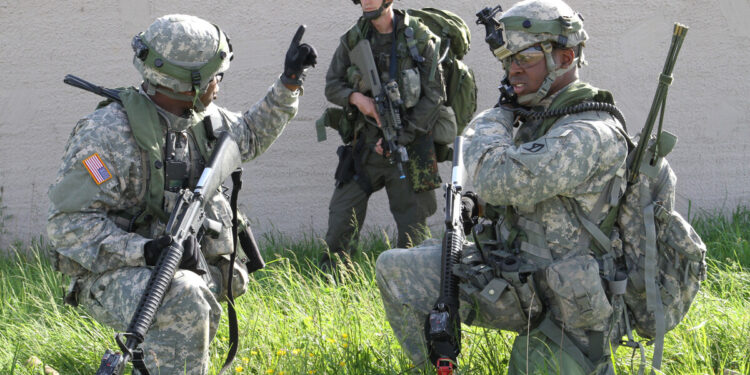 Un nuevo movimiento ha surgido en EEUU: gente corriente con fusiles AR-15 preparándose para un colapso social