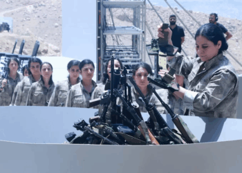 Kurdistán. El PKK inicia su desarme con la quema de armas por parte de militantes y comandantes