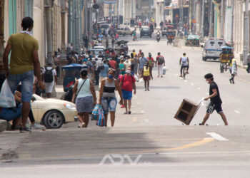 “Sobrevivir en Cuba: la vida cotidiana de un pueblo que inventa y resiste en medio de la crisis”